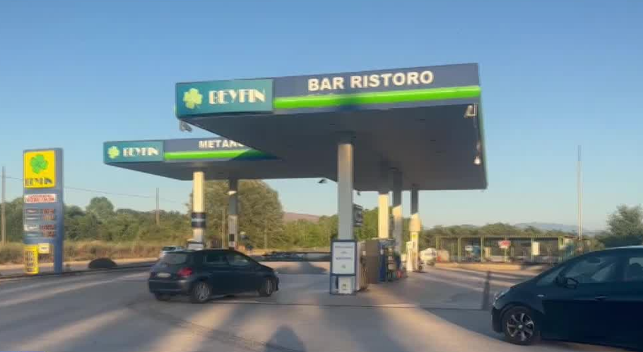 Úgy megugrottak a benzinárak Olaszországban, hogy a szomszédos államokba járnak tankolni