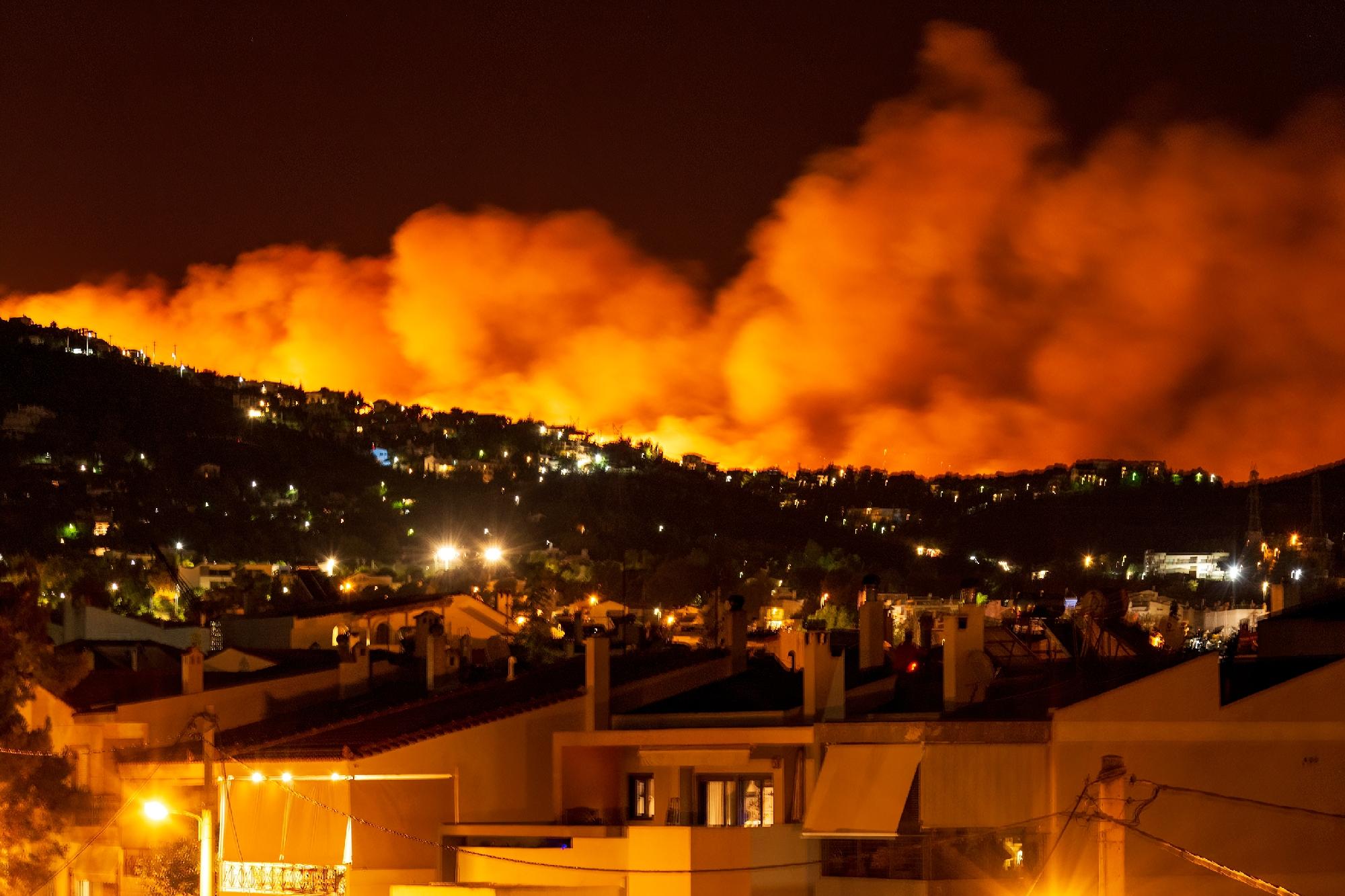 Továbbra is küzdenek a lángokkal Görögországban