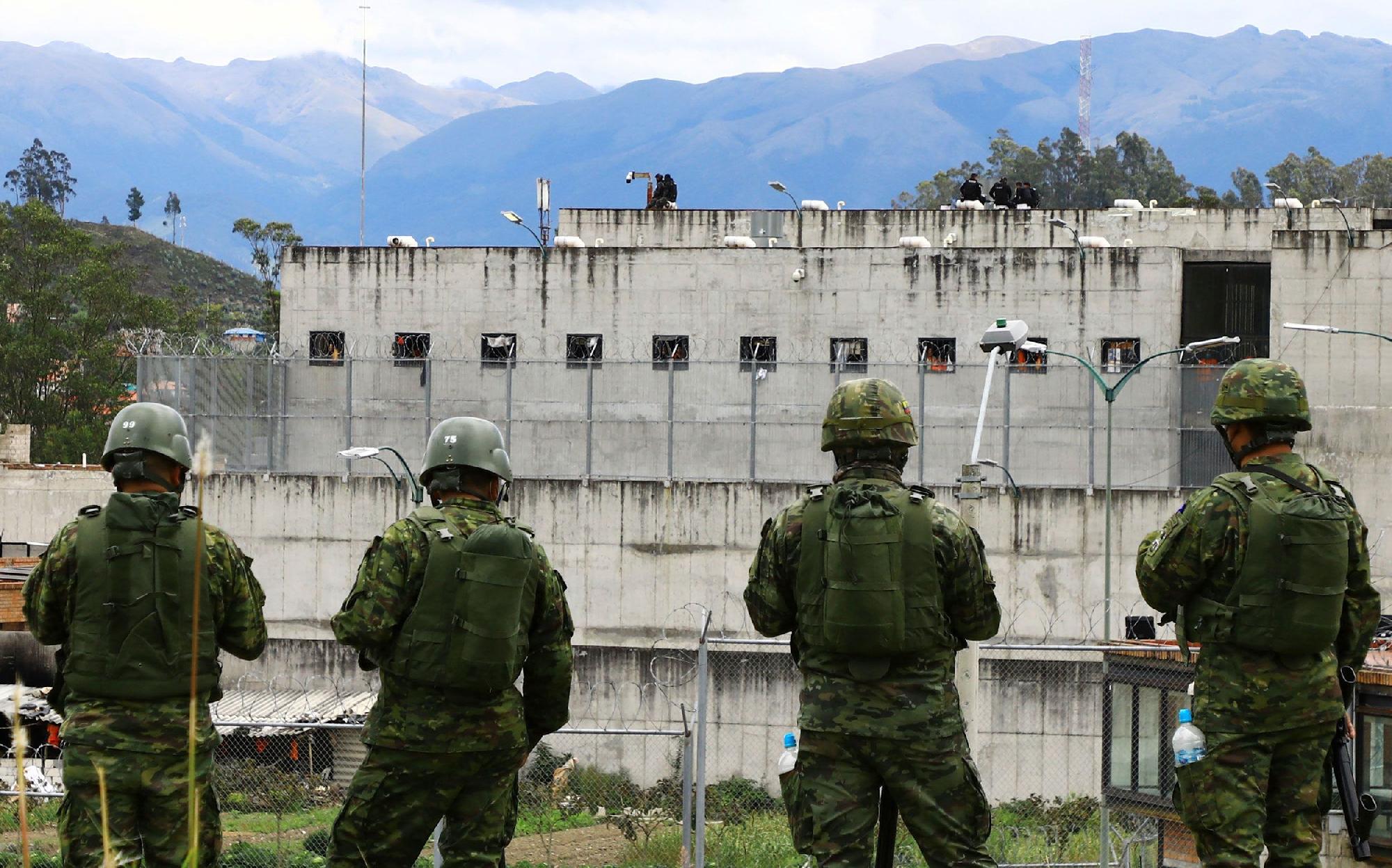 Ecuador több börtönében lázadás tört ki, számos túszt ejtettek a rabok
