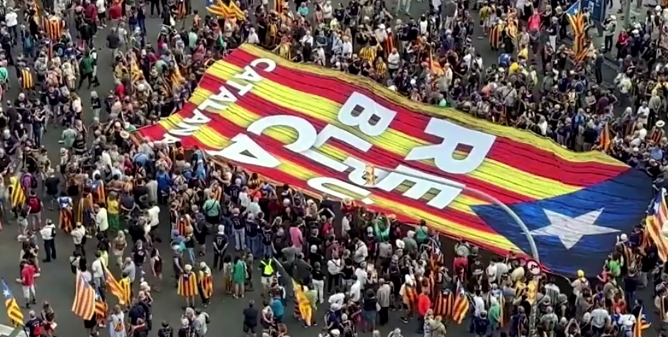 Ezrek vonultak utcára az elszakadást követelve Spanyolországtól