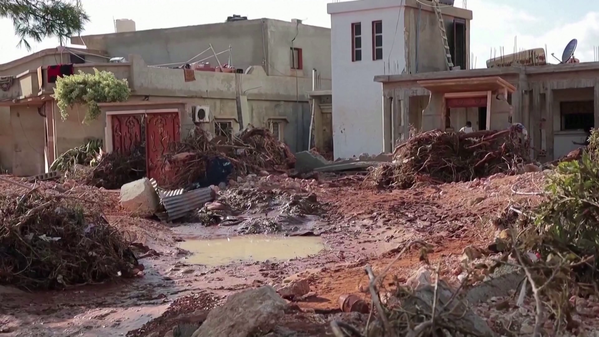 Kevés remény van túlélőket találni Líbiában az árvíz után
