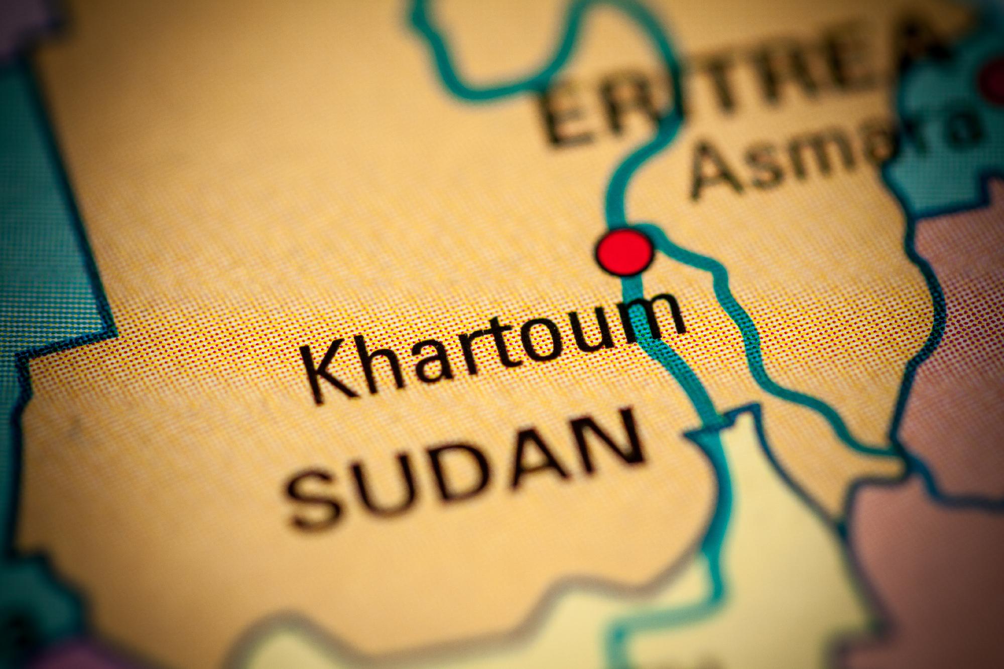 Tízezrével menekülnek az emberek Szudánban a harcok elől 