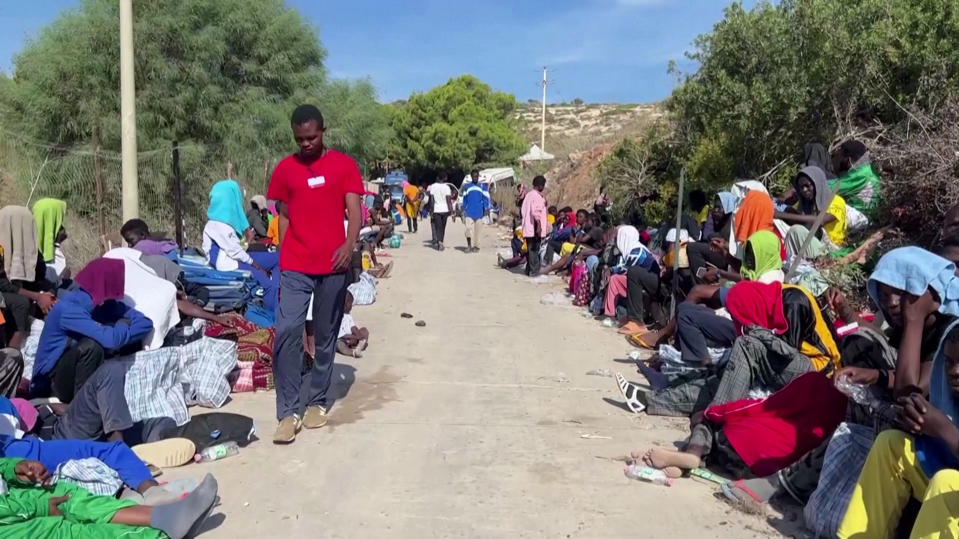 Néhány nap alatt 12 ezer migráns érkezett Lampedusára