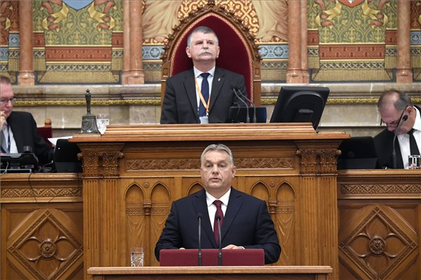 Orbán Viktor napirend előtti felszólalásával megkezdődik az őszi parlamenti ülésszak