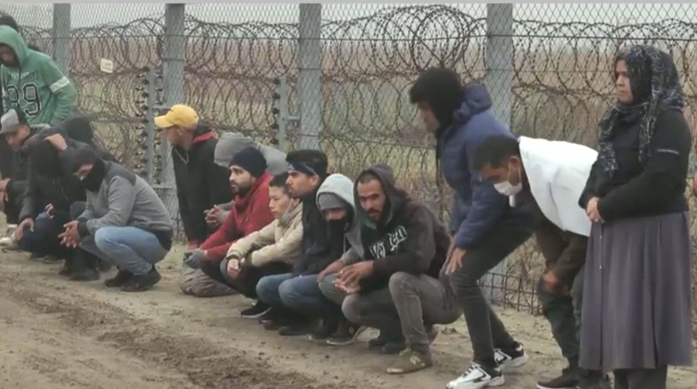 Egyre nehezebb megfékezni a migránsokat Magyarország déli határán