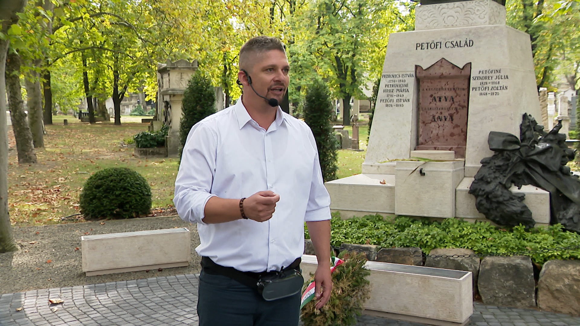 A magyar irodalom nagy alakjait idézték meg a Fiumei úti sírkertben