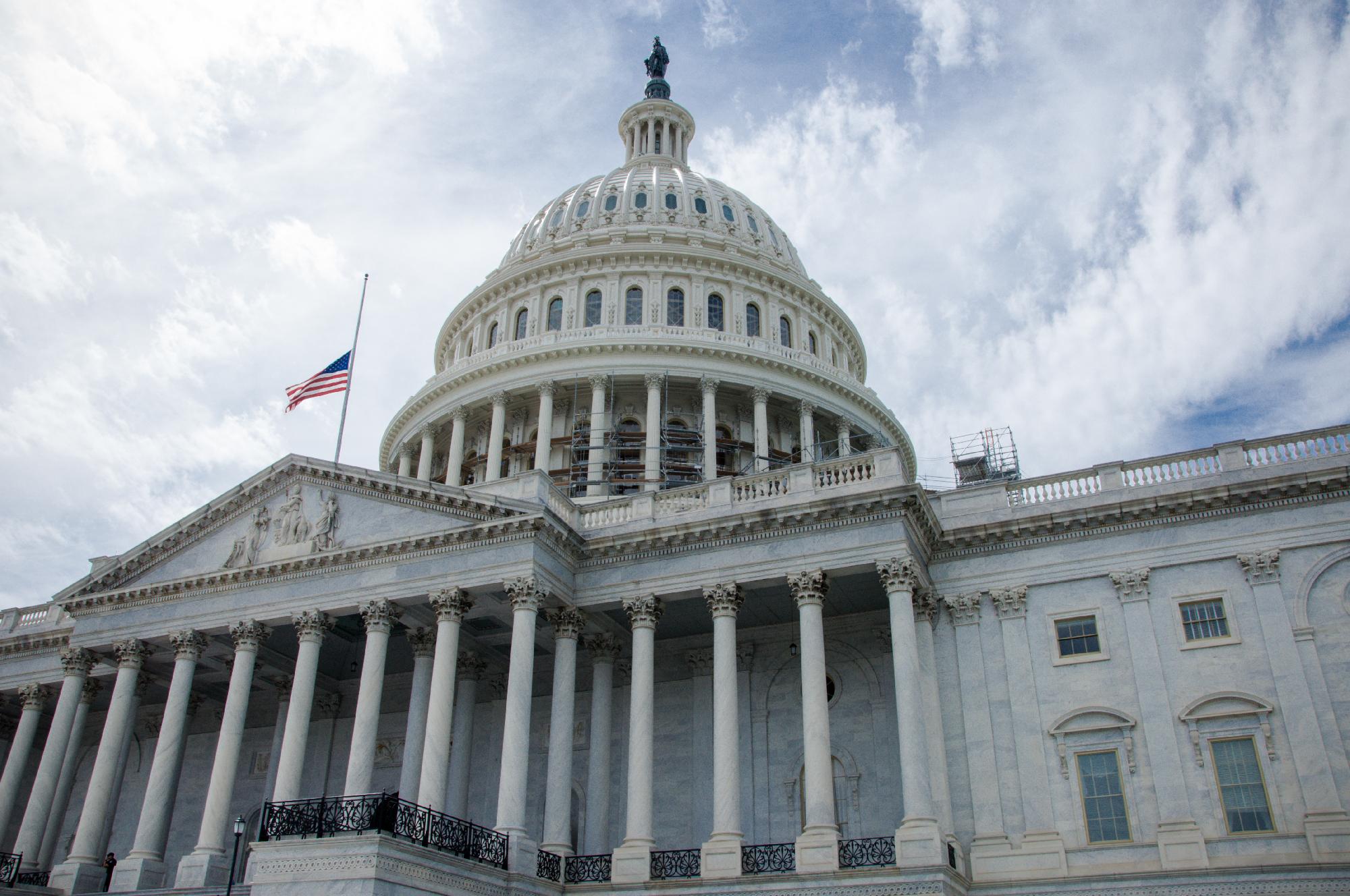 Az amerikai Kongresszus az utolsó pillanatban tartott szavazással elkerülte a kormány részleges leállását