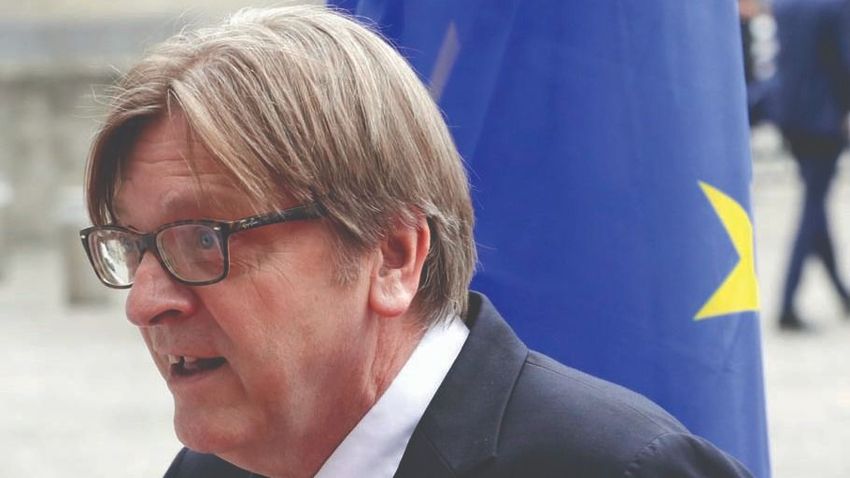„Botrányos” – így reagált Verhofstadt a befagyasztott uniós pénzek folyósítására