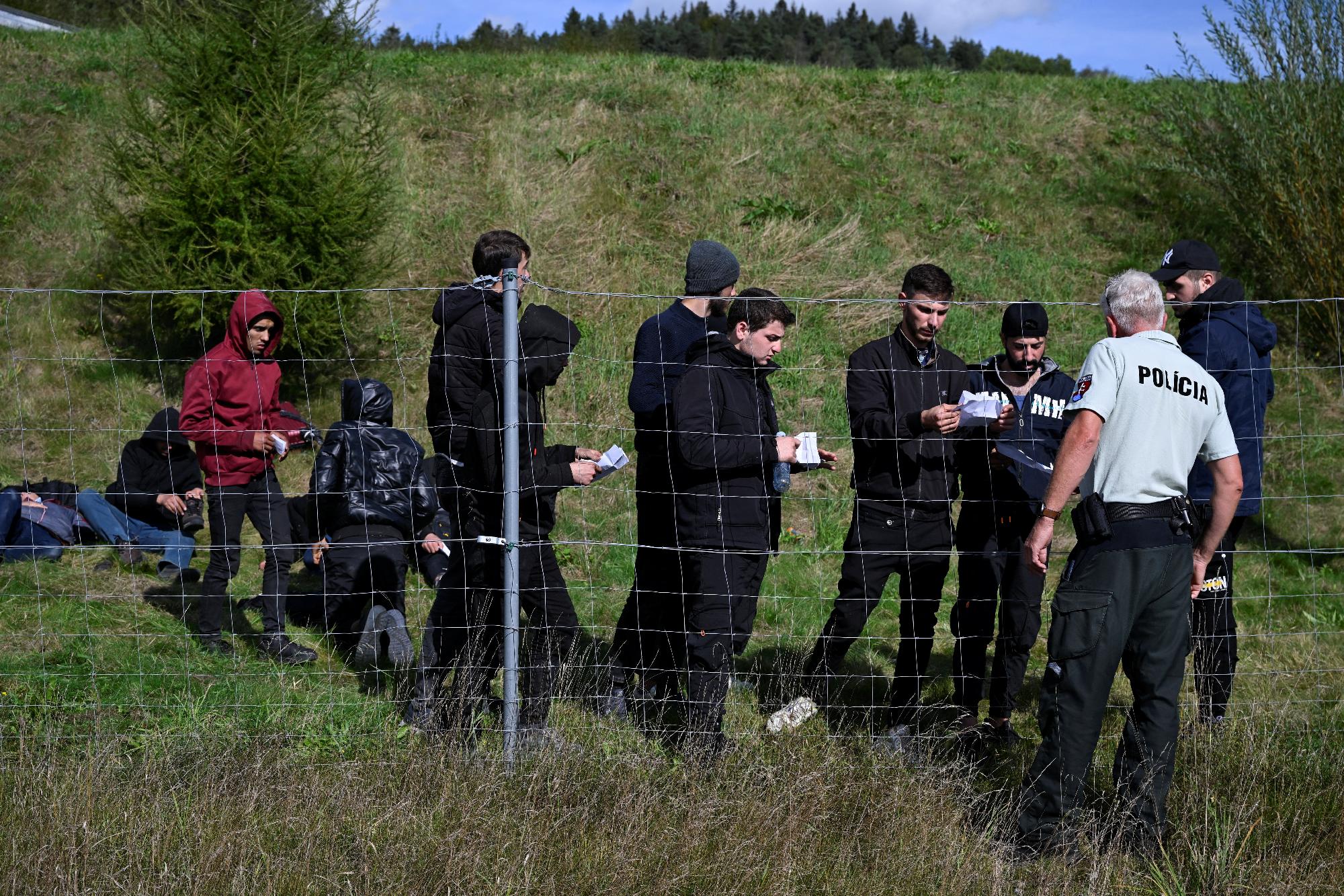 Lengyelország több mint félezer migránst visszatoloncolt Szlovákiába
