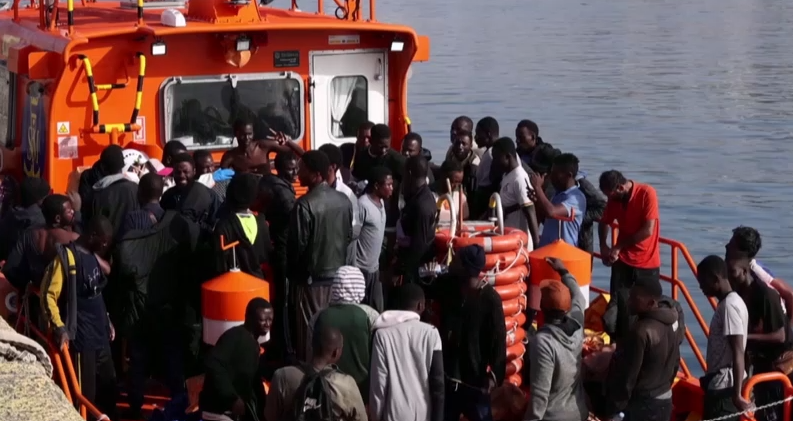 Egy nap alatt több mint ezer migráns érkezett a Kanári-szigetekre