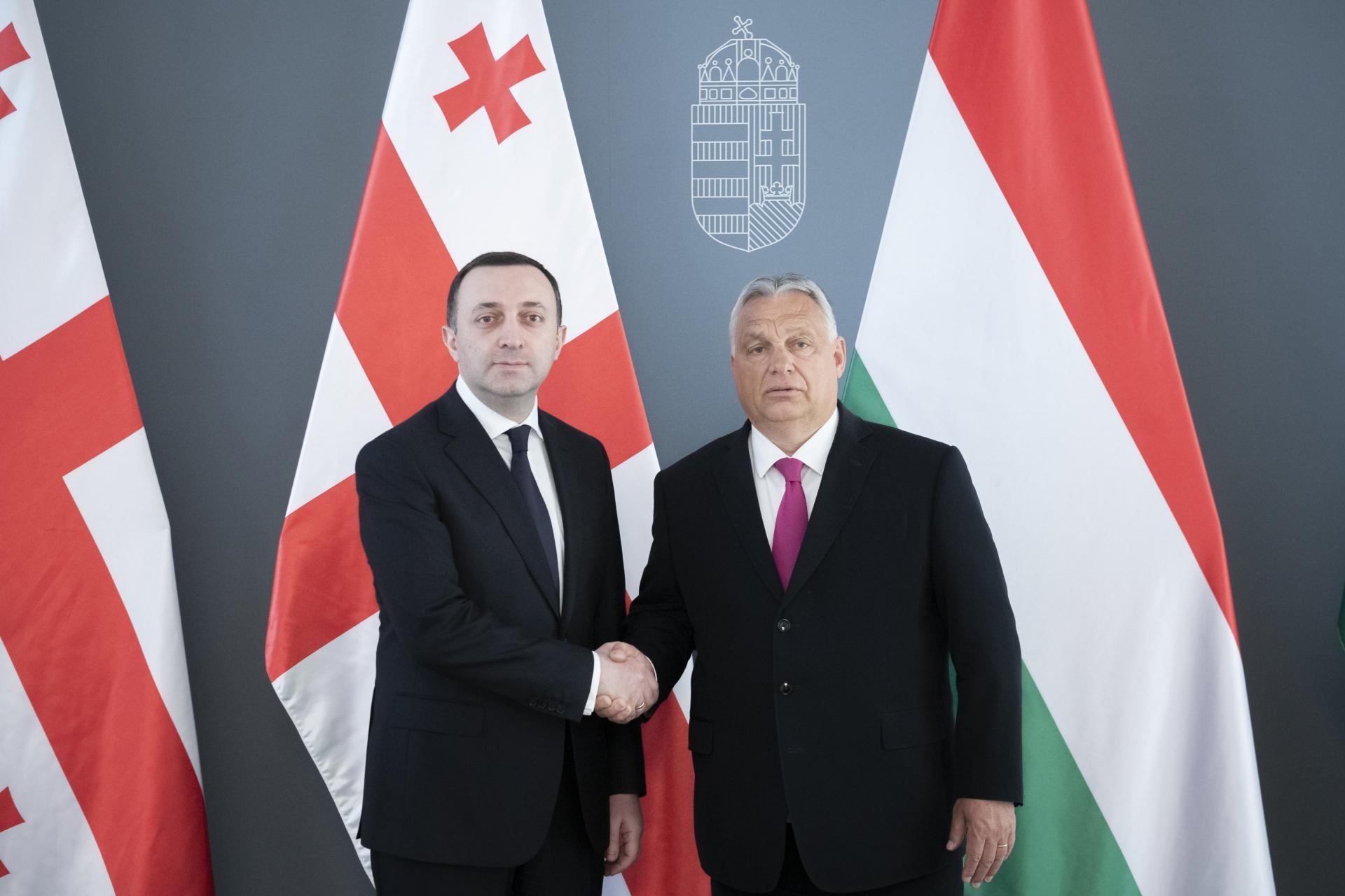 Orbán Viktor Georgiába indult hivatalos látogatásra