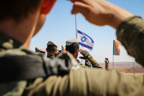 Izrael hazaszállítja a külföldön rekedt tartalékosokat 