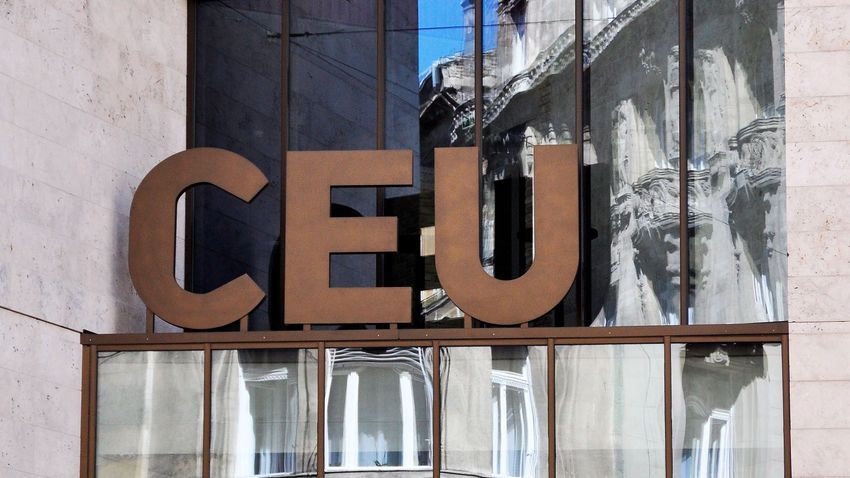 Úgy elkergették a CEU-t hazánkból, hogy három ingyenes kurzust is indítanak Budapesten