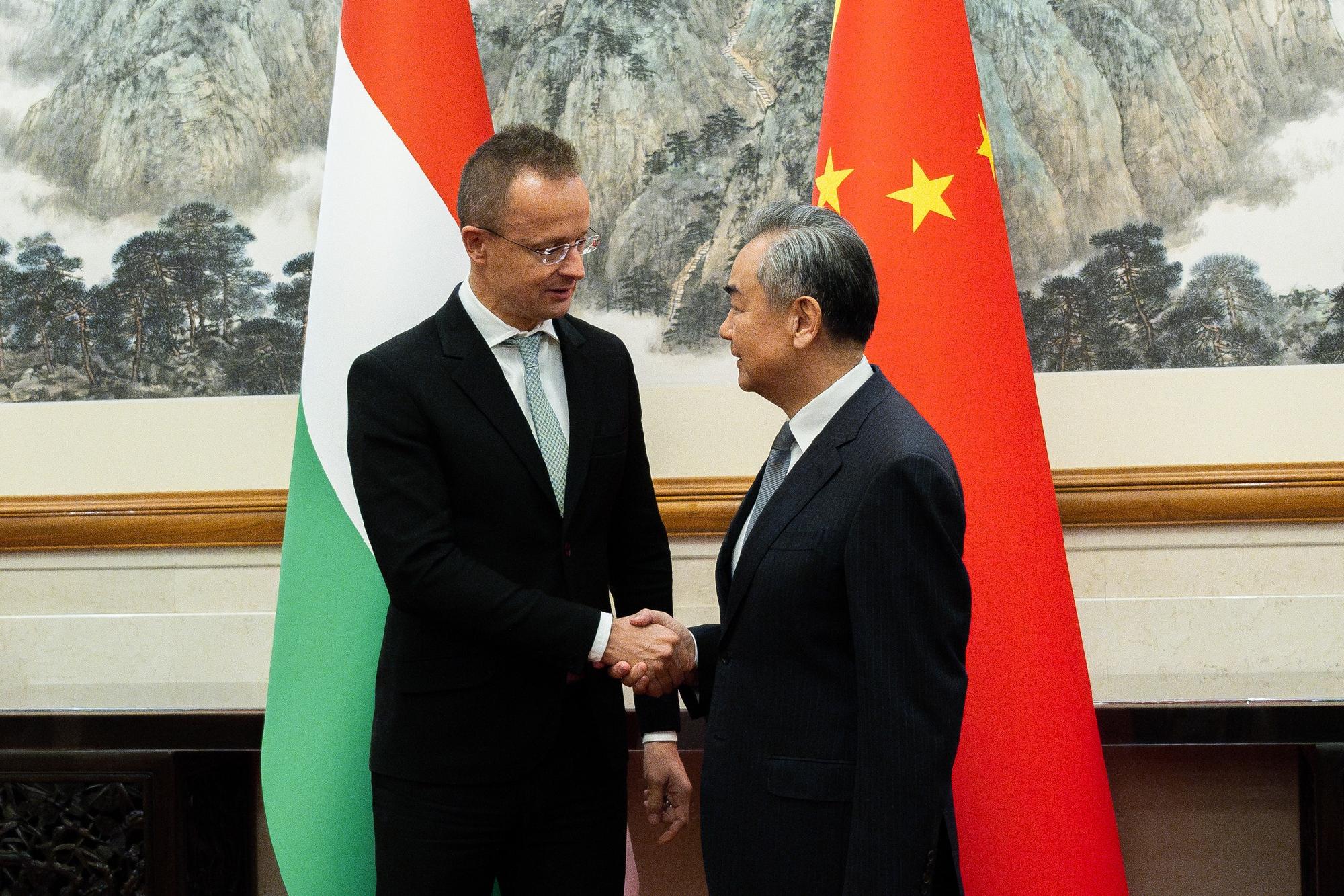 Szijjártó: Magyarországnak és Európának is érdeke a magas szintű együttműködés Kínával