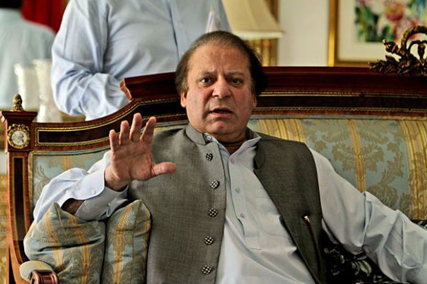 Több év politikai száműzetés után visszatérhetett Pakisztánba a volt miniszterelnök