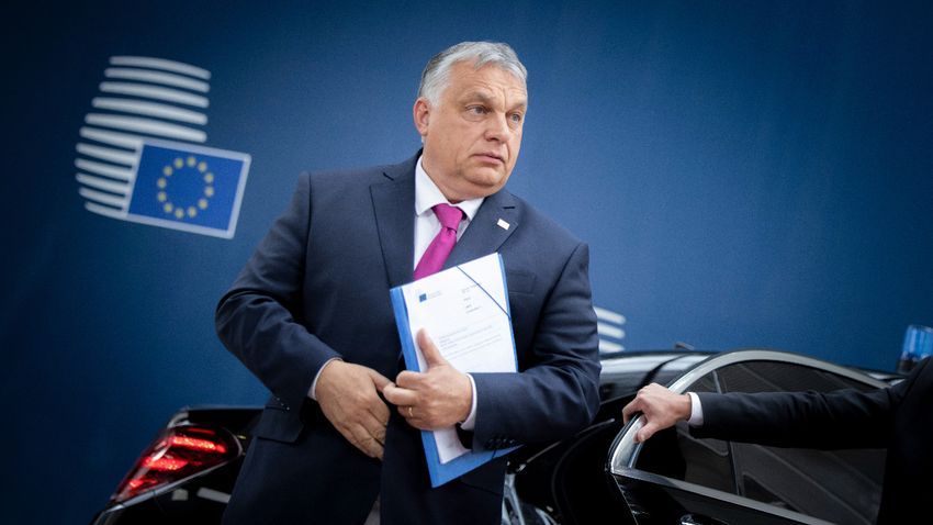 Ki kell rúgni Magyarországot az Európai Unióból – írja a Forbes szerzője