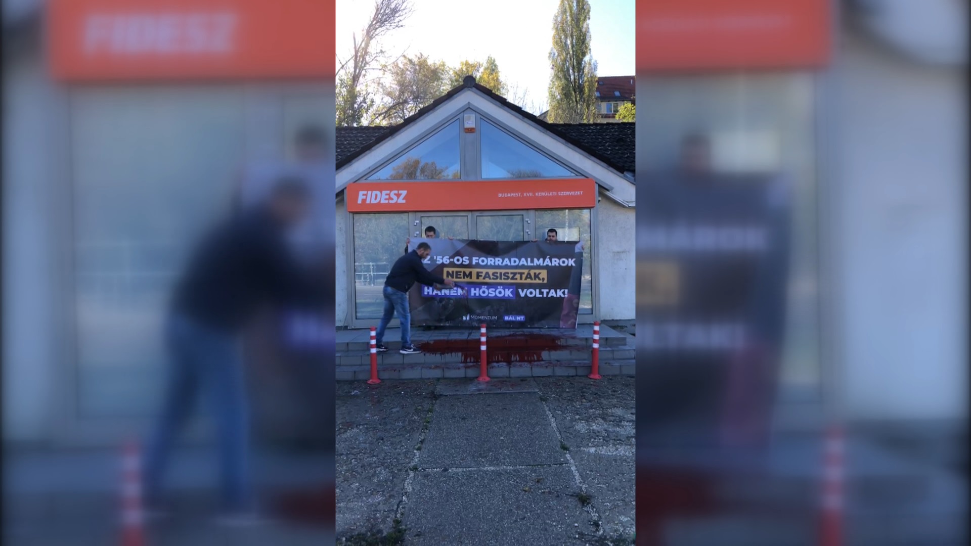 Vörös festékkel öntötték le a momentumosok a XVII. kerületi Fidesz iroda lépcsőjét + videó