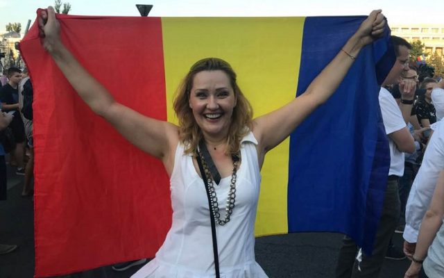 Lemondatták a hagyományos családokért kiálló román politikust + videó