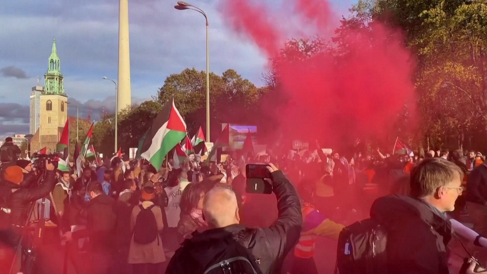 Radikalizálódás tapasztalható Európában + videó