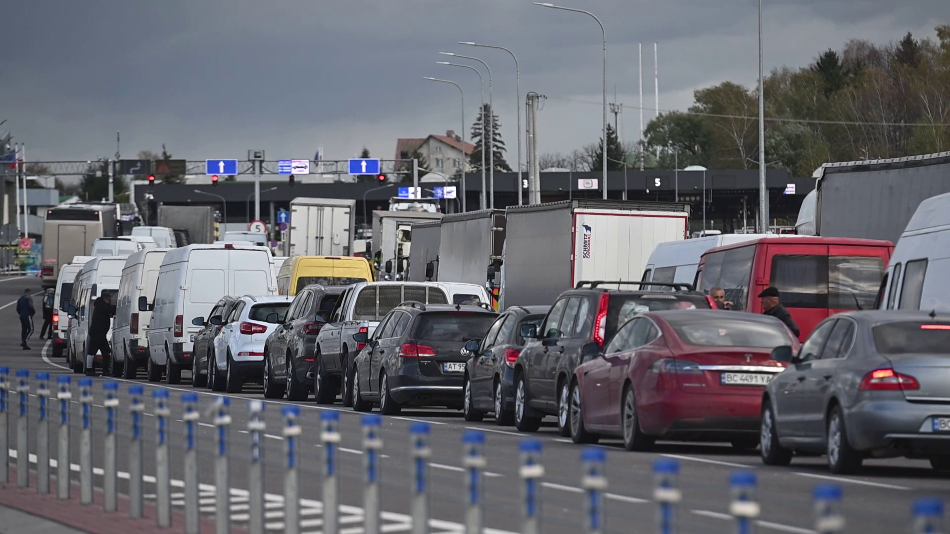 Nem engedték át Ukrajnából a kamionokat Lengyelországba - Hír TV