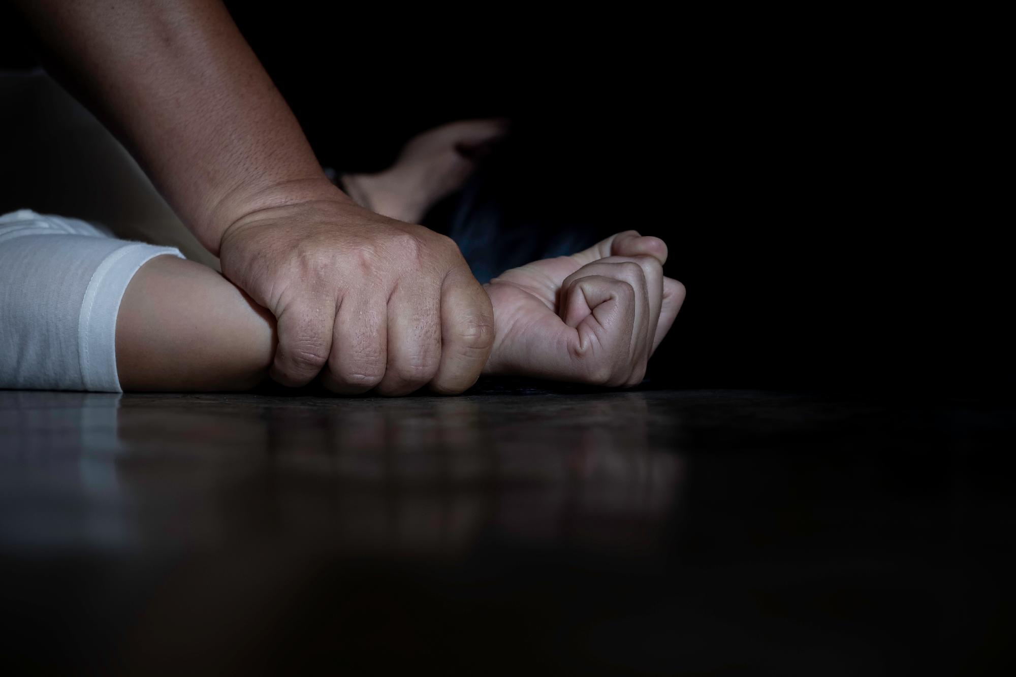 Migránsok erőszakoltak meg egy 12 éves kislányt