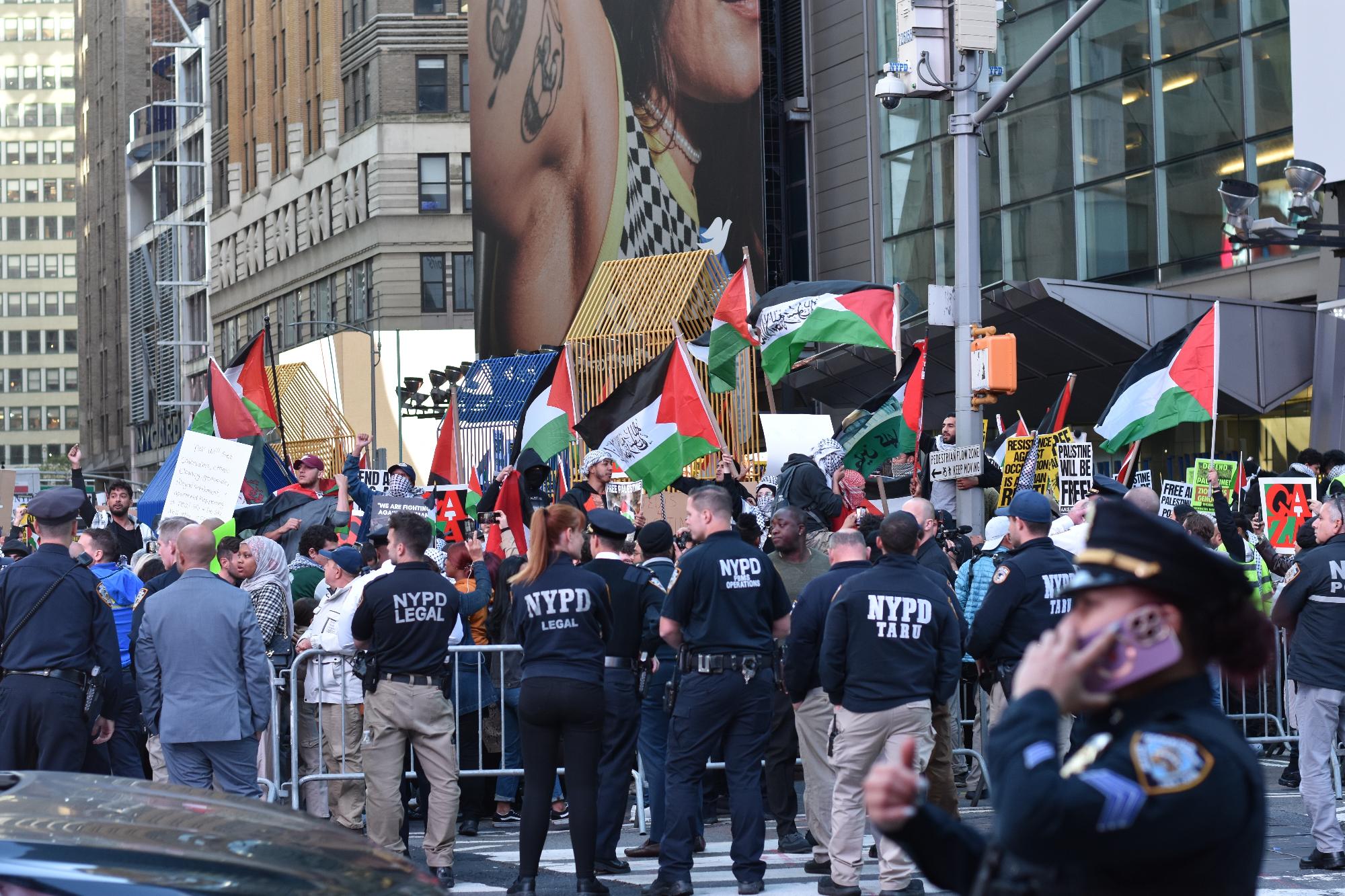 Többeket letartóztattak az újabb palesztinpárti tüntetésen New Yorkban