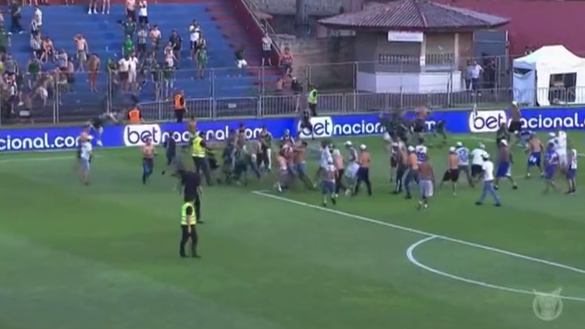 Tömegverekedés tört ki a gól után + videó