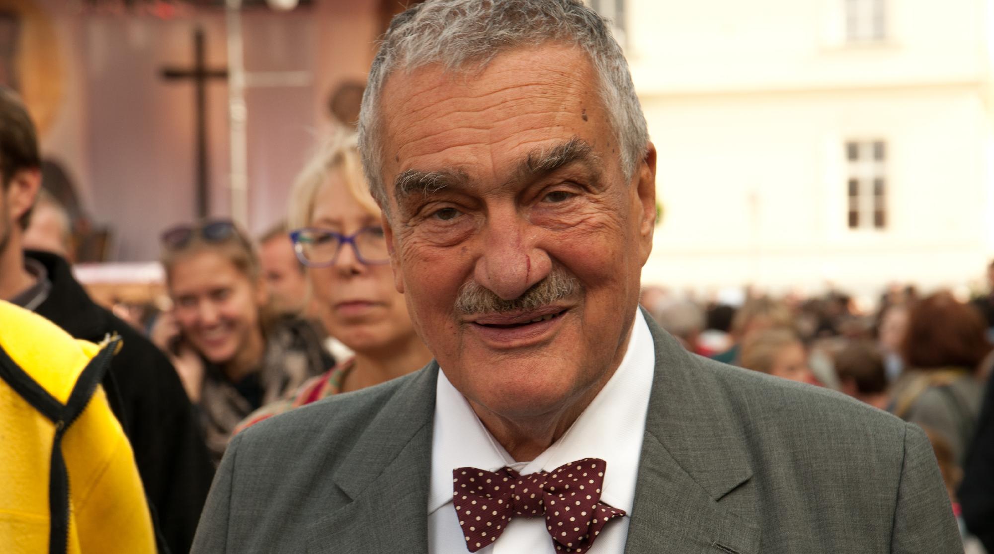 Meghalt Karel Schwarzenberg