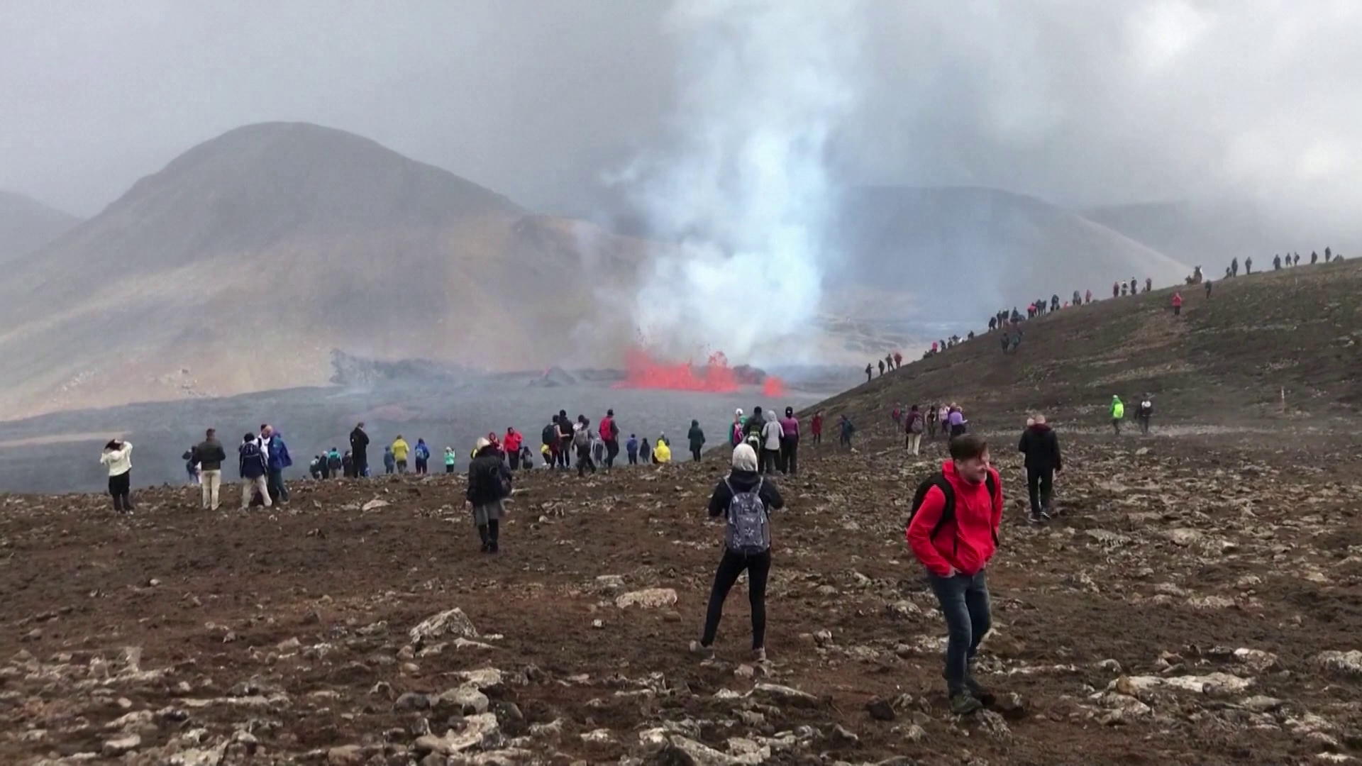 Ömlik a láva az Etnából, kitörni készül egy izlandi vulkán + videó