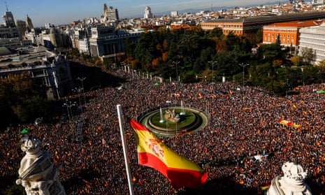 Már közel egymillióan tüntetnek Madridban az új kormány ellen + videó