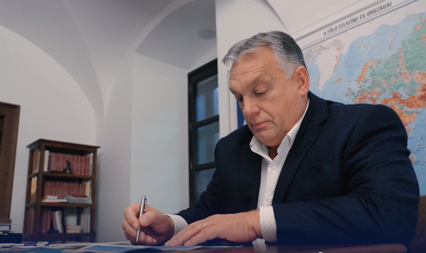 Így töltötte ki Orbán Viktor a nemzeti konzultációt + videó
