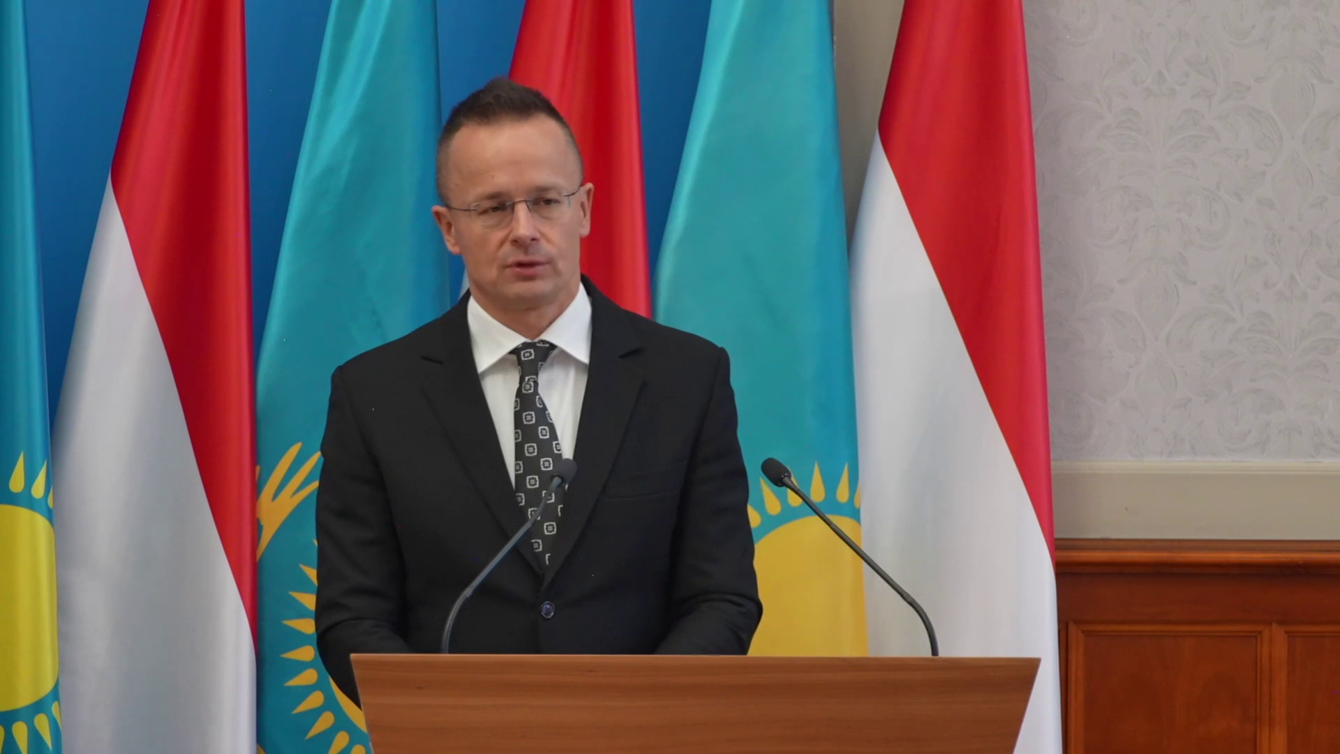 Szijjártó Péter: Magyarország sokat profitál a Kazahsztánnal folytatott sikeres együttműködéséből + videó