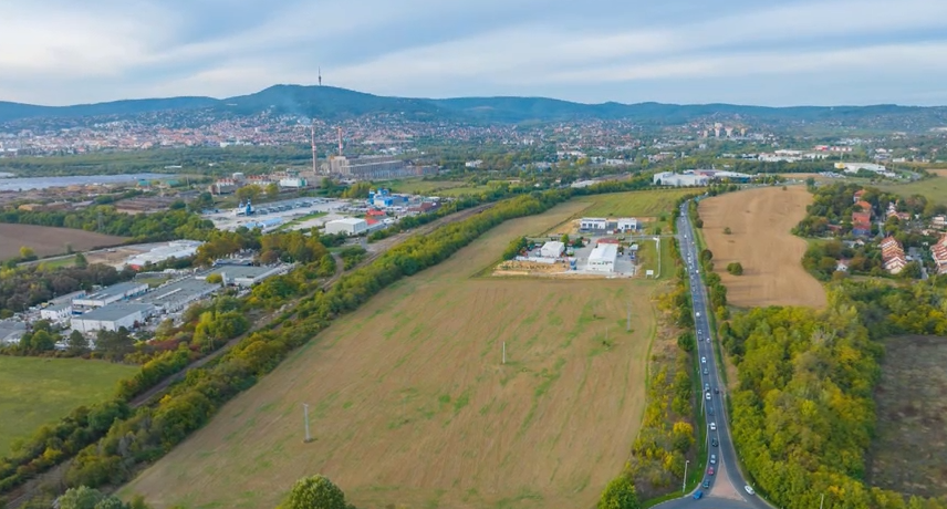 A pécsi városvezetés Facebookon próbál befektetőket szerezni + videó