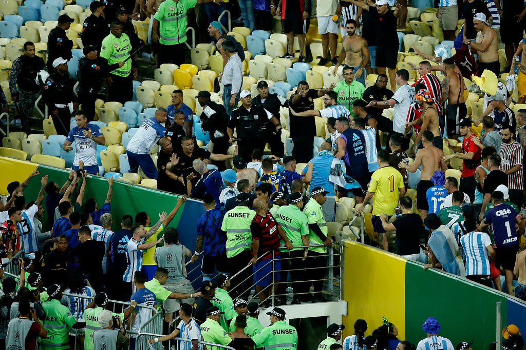 Brutális verést kaptak az argentin szurkolók a Maracana Stadionban + videó