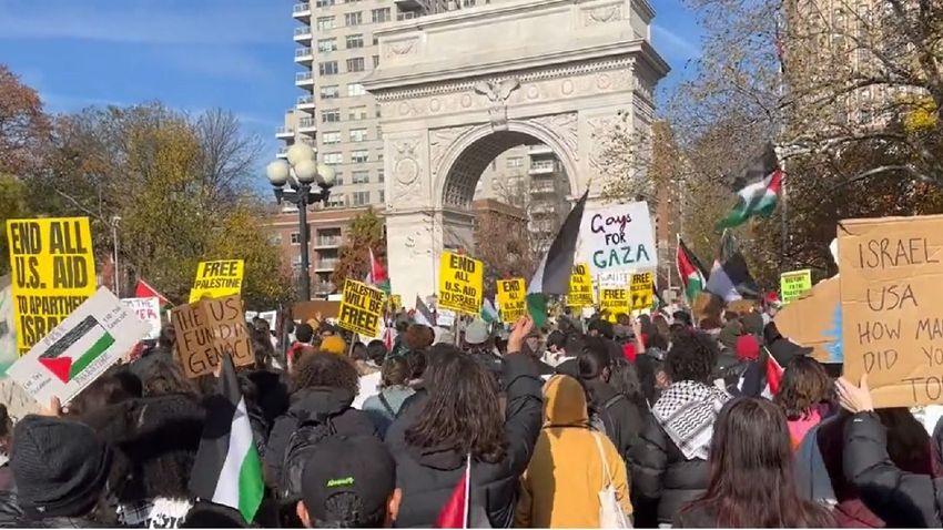 Teljes káosz: Izrael-ellenes tüntetők zavarták meg a Black Friday vásárlóit + videó