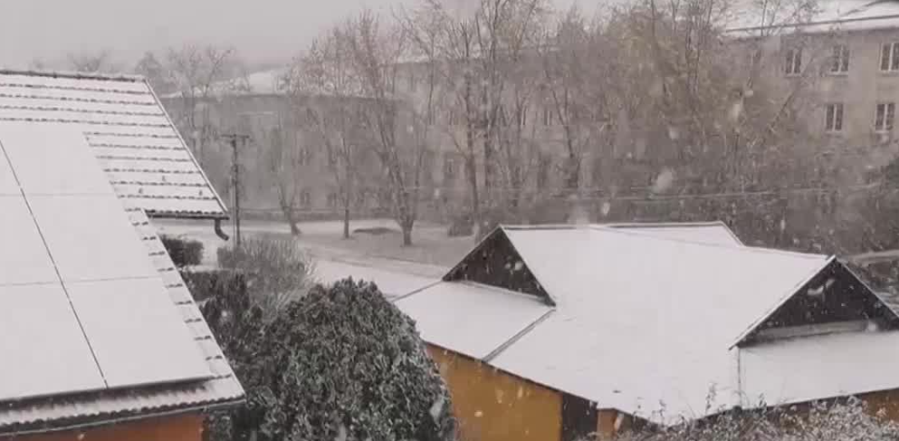Megérkezett Magyarország középső tájaira is a havazás + videó
