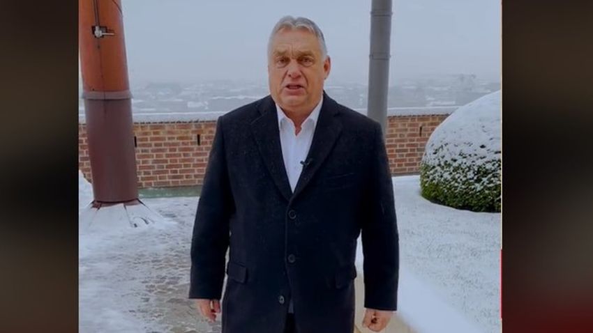 Orbán: Az első hó leesett, a budapesti közlekedés elesett