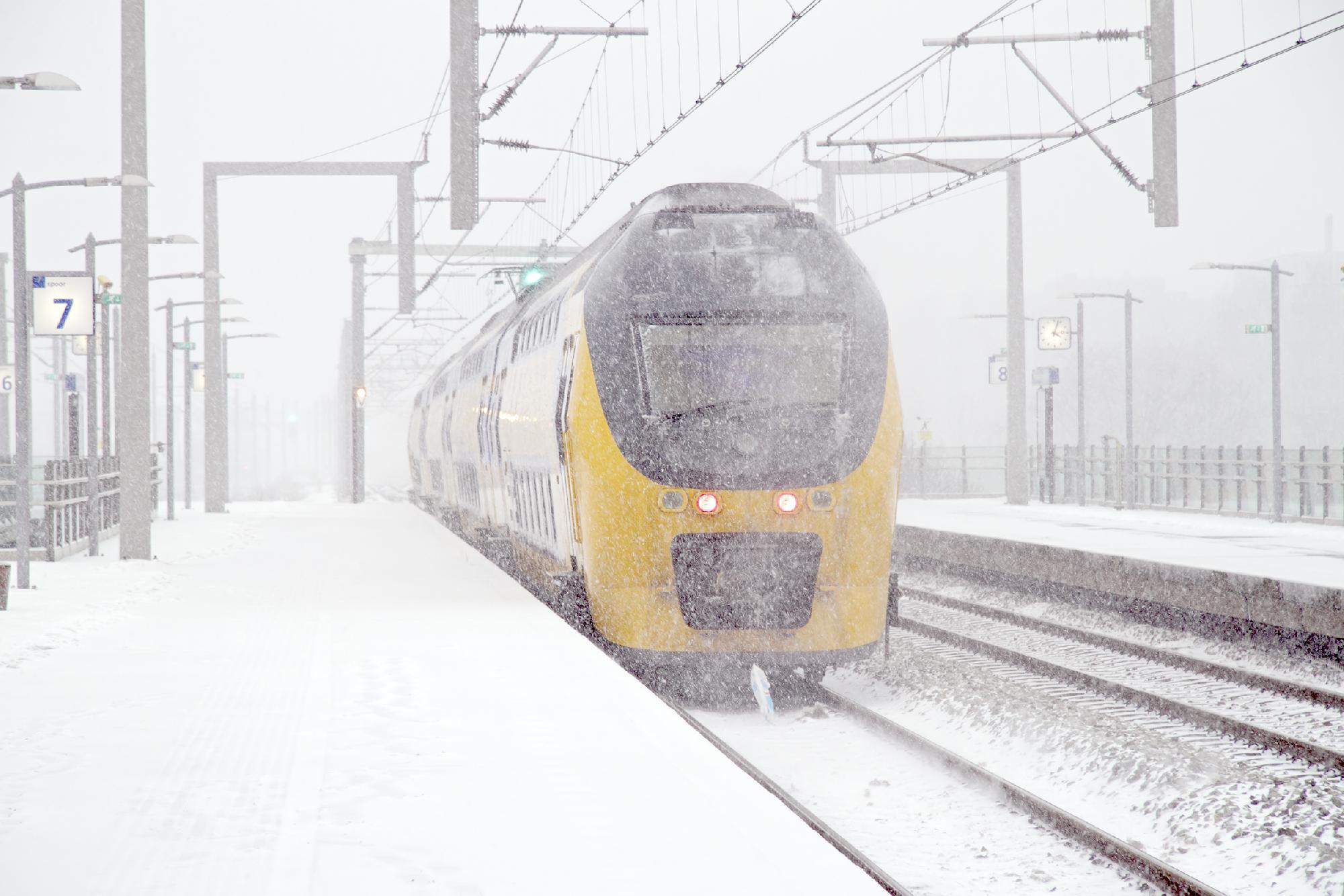 Több vonat menetrendejét is felborította a havazás