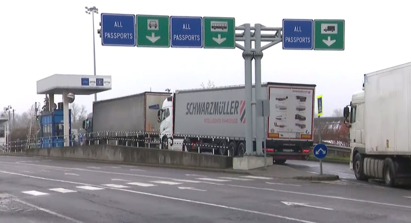 Forgalomlassításra készülnek a magyar kamionosok a záhonyi határátkelőnél + videó