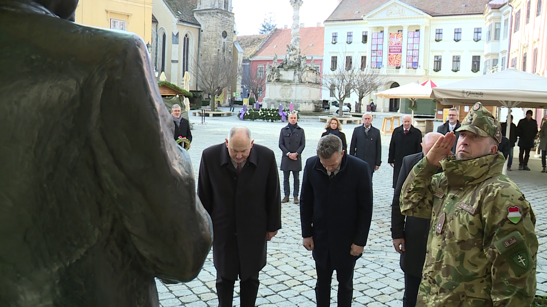Koszorúzásokkal emlékeztek meg Sopronban a hűség napjáról + videó