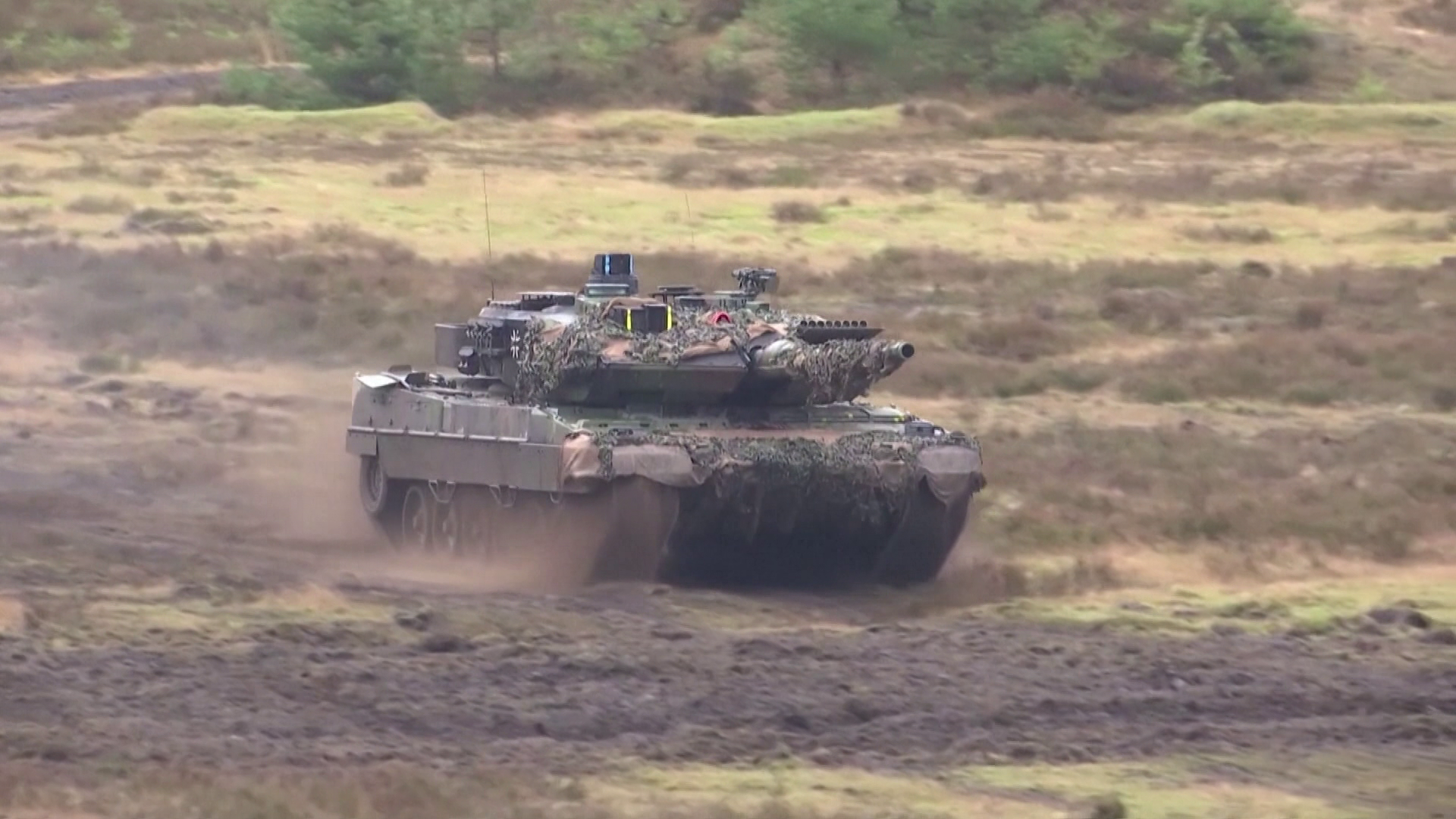 Új fejlesztésű német tankok érkeznek Magyarországra + videó