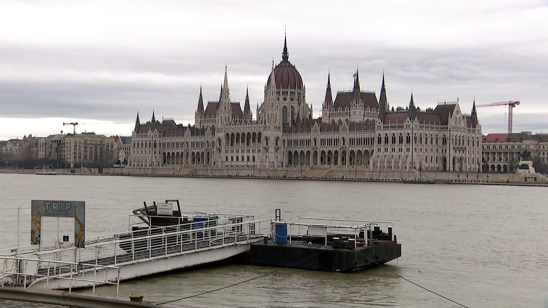 660 centiméterrel tetőzhet a Duna Budapestnél december 27-én