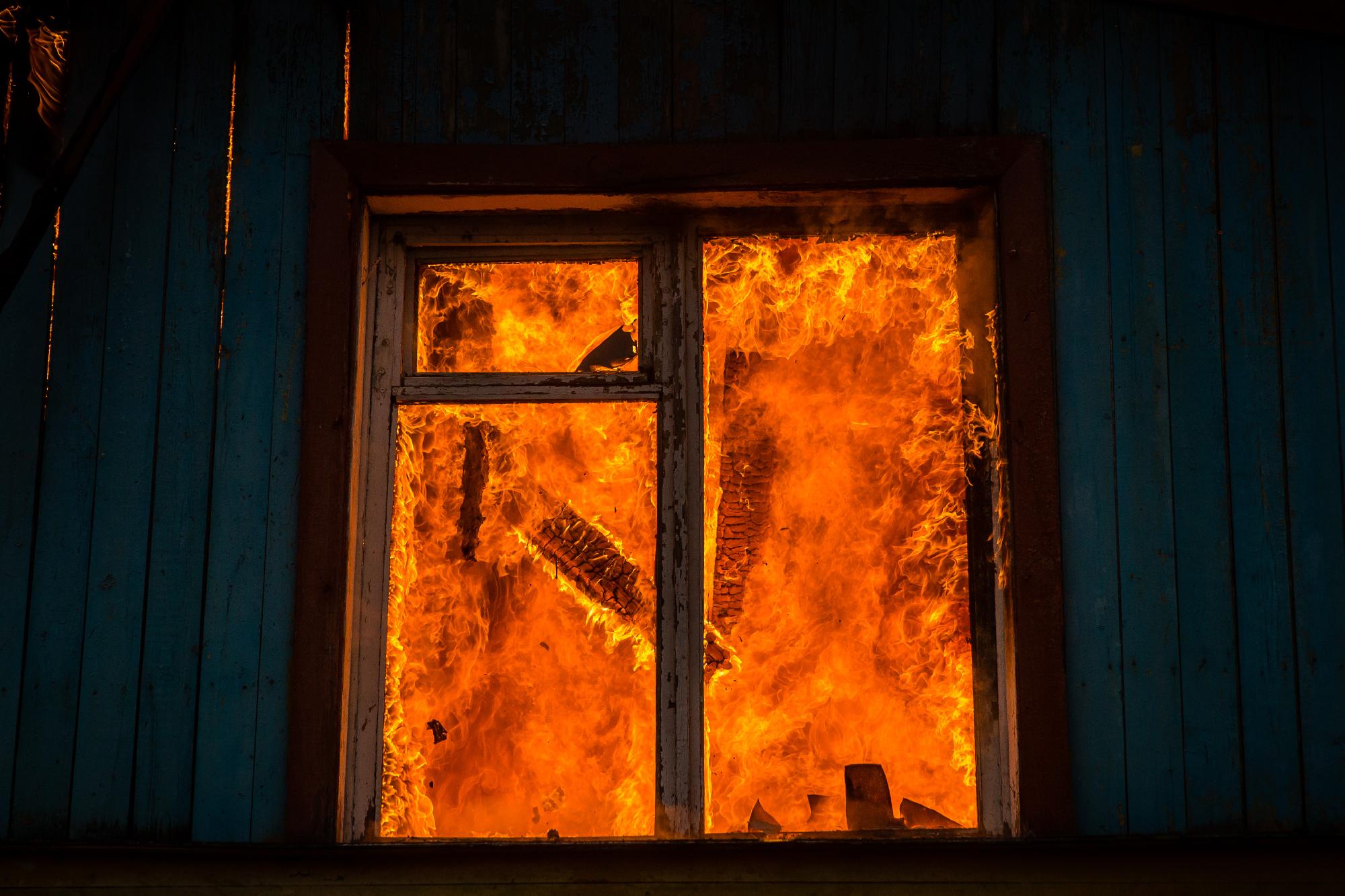 Huszonnégy embernek kellett elhagynia otthonát egy tűz miatt Gyöngyösön