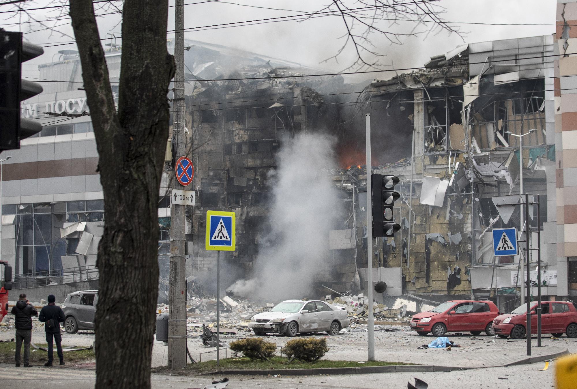 Tovább nőtt az orosz csapás halálos áldozatainak száma Kijevben