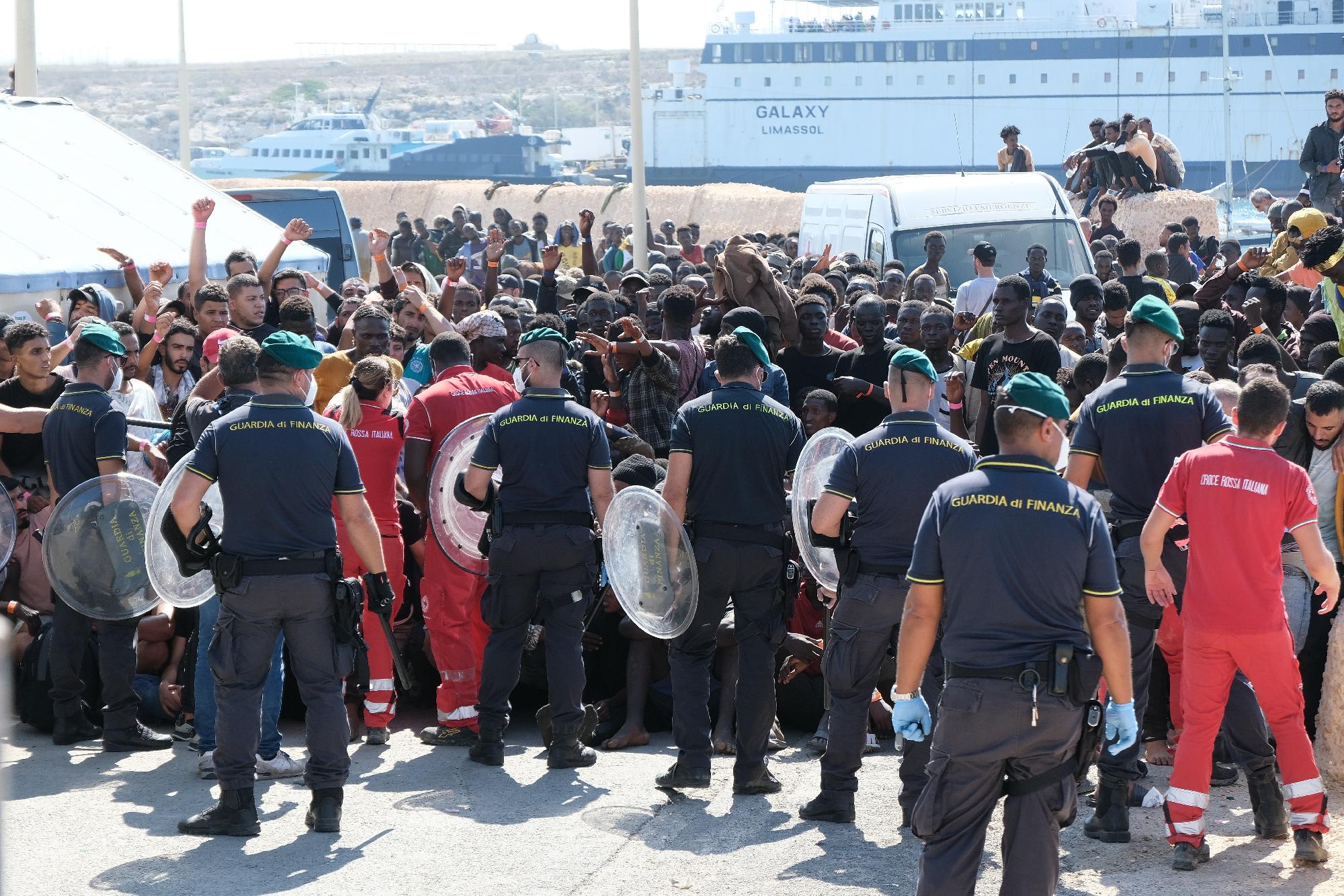 Soha nem látott migránsáradat zúdulhat Európára a nigeri helyzet miatt