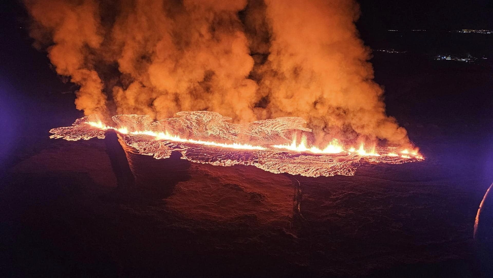 Újabb vulkánkitörés Izlandon - videón az elképesztő látvány