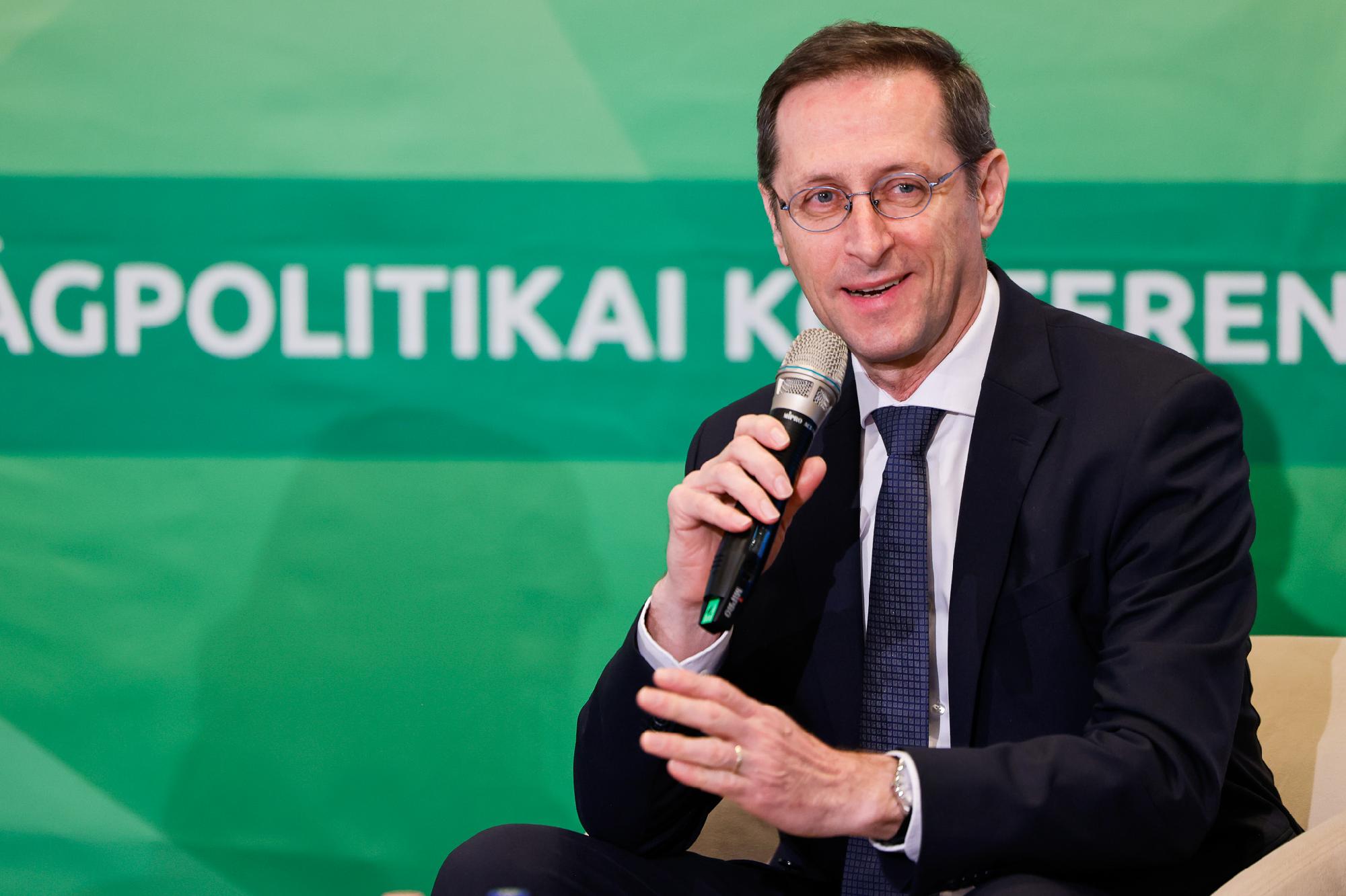 Varga Mihály: újabb nemzetközi elismerést kapott Magyarország az eredményes adósságkezelésért