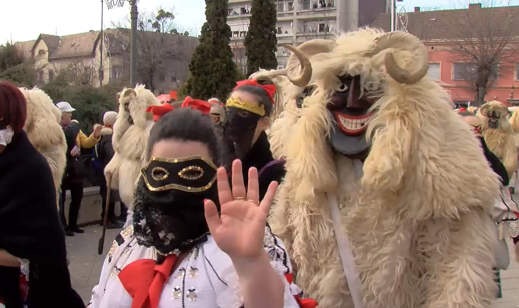 2500 maskarás búcsúztatja a telet a mohácsi busójáráson + videó