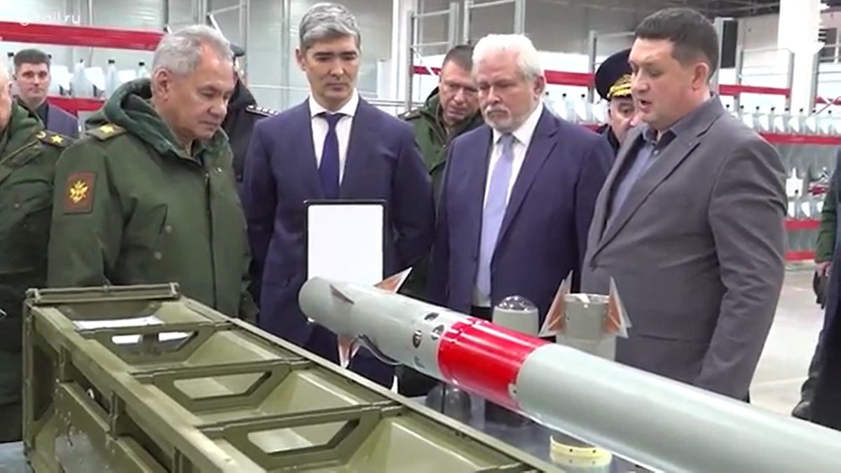 Hadiipari fejlesztéseket ellenőrzött az orosz védelmi miniszter