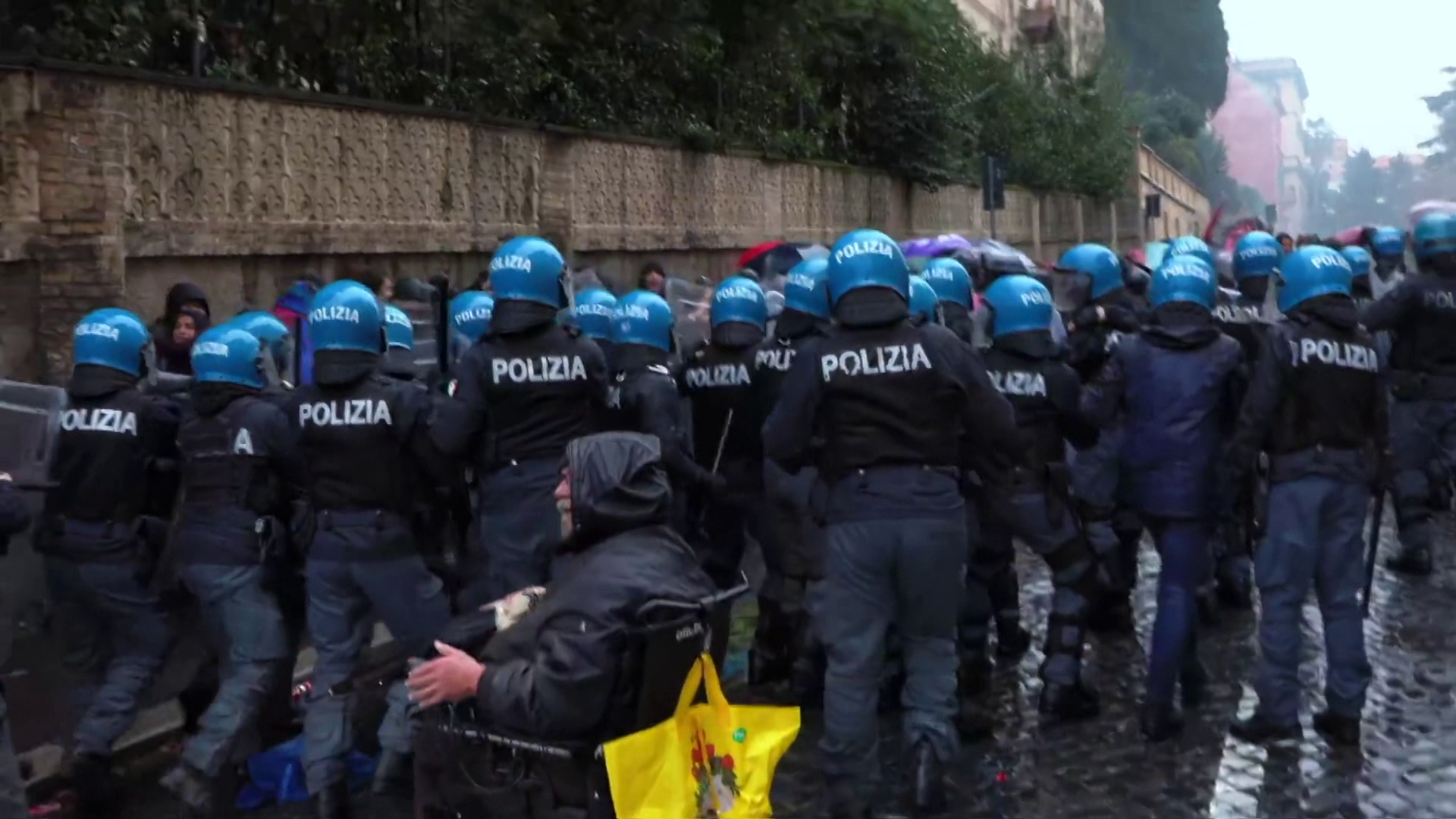 Többen tiltakoztak Róma utcáin az olasz antifasiszta nő érdekében + videó